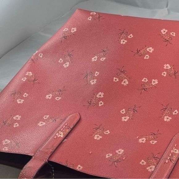 Coach Highline Tote in Floal Print. - Picture 6 of 8